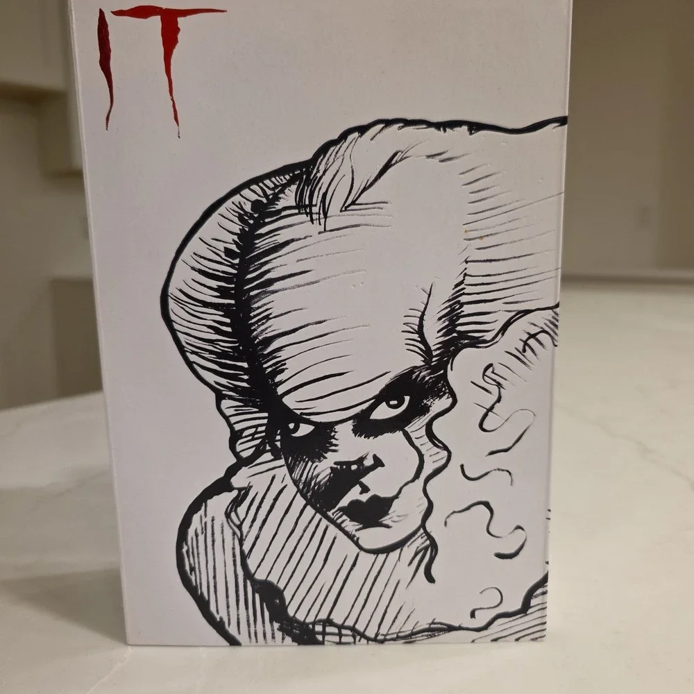 NECA IT PENNYWISE SDCC ETCHED BLACK & WHITE 7